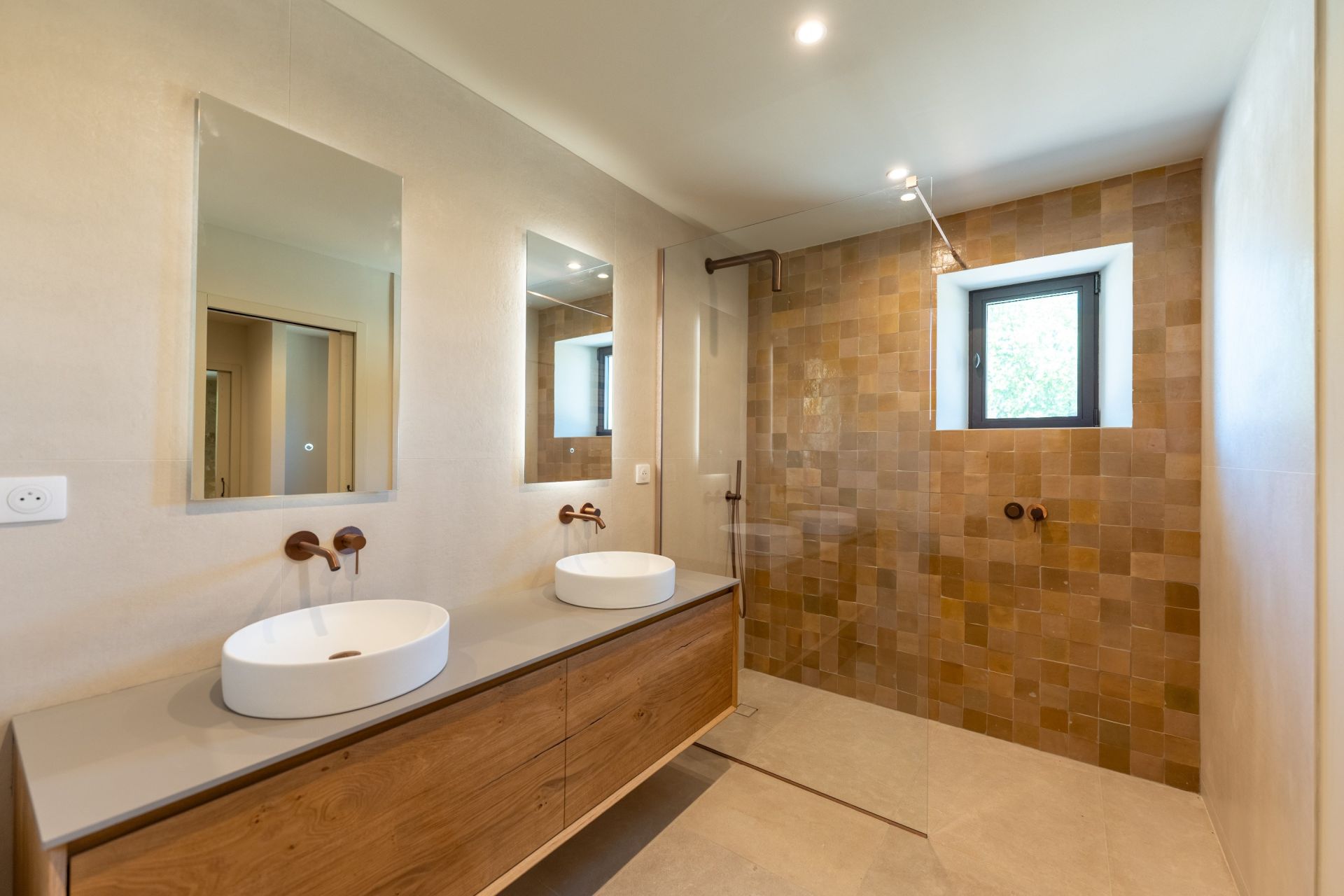 mas 8 Rooms for sale on ST REMY DE PROVENCE (13210)