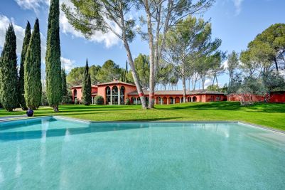 Sale Villa Aix-en-Provence 20 Rooms 508 m²