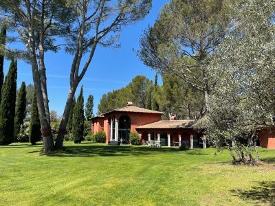 Sale Villa Aix-en-Provence 20 Rooms 508 m²