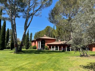 villa 20 Rooms for sale on AIX EN PROVENCE (13100)