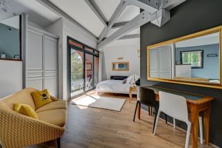 villa 20 Rooms for sale on AIX EN PROVENCE (13100)