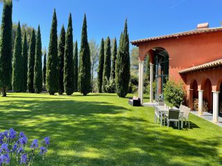 villa 20 Rooms for sale on AIX EN PROVENCE (13100)