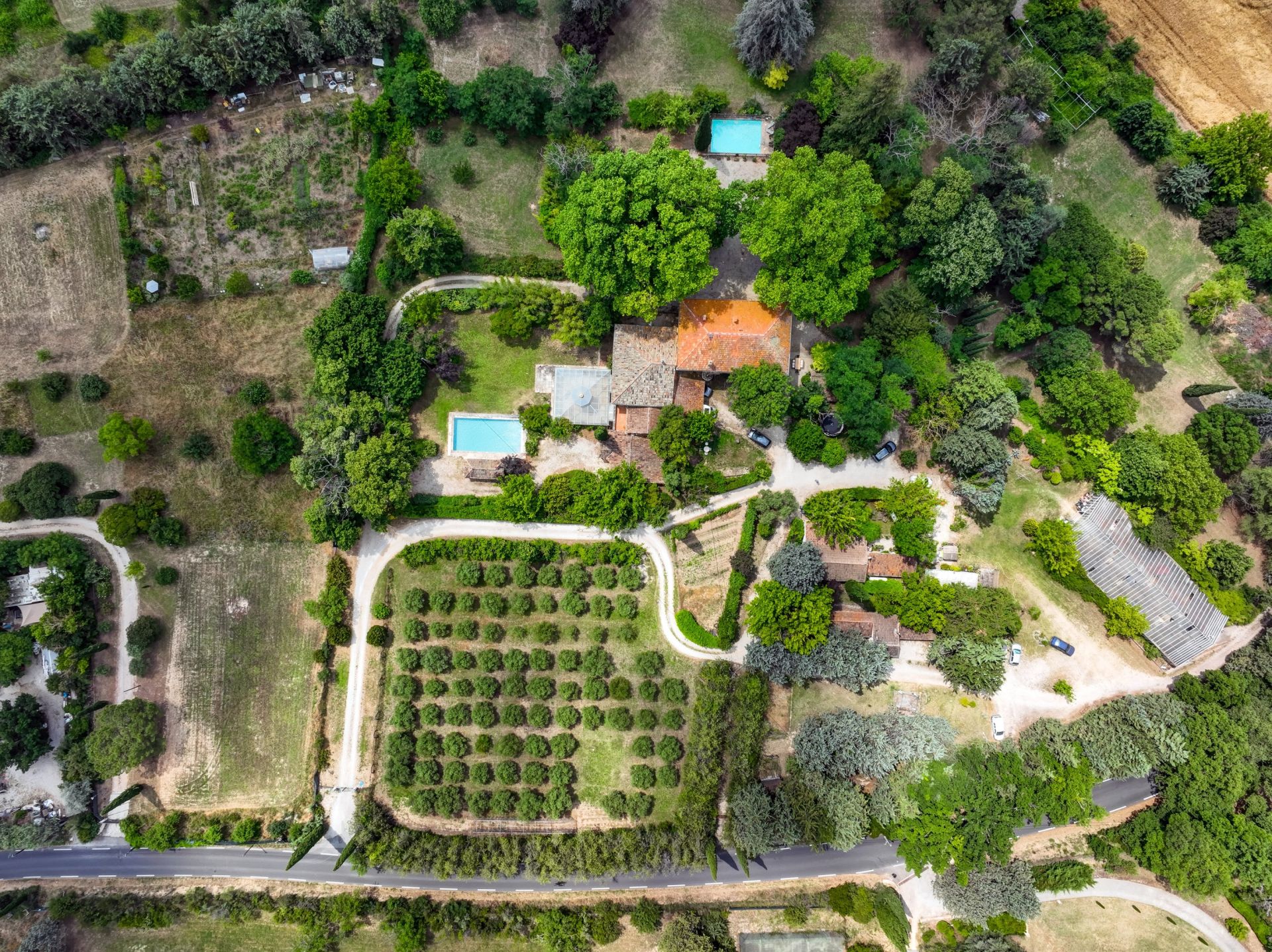 house 15 Rooms for sale on AIX EN PROVENCE (13100)