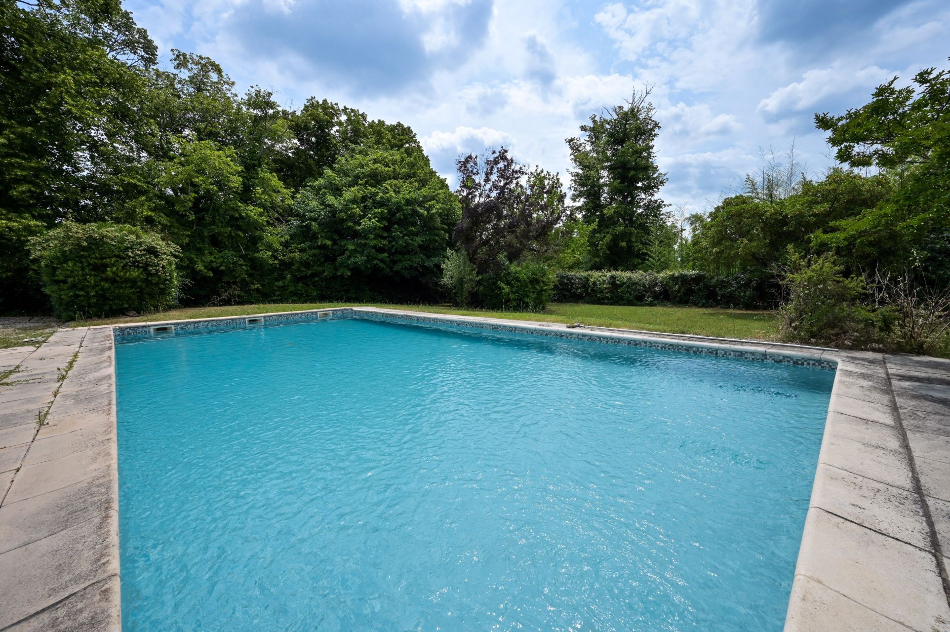 house 15 Rooms for sale on AIX EN PROVENCE (13100)