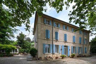 house 15 Rooms for sale on AIX EN PROVENCE (13100)