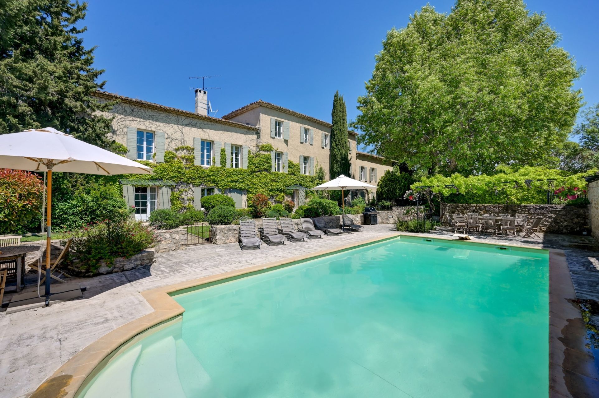 farm complex 14 Rooms for sale on AIX EN PROVENCE (13100)