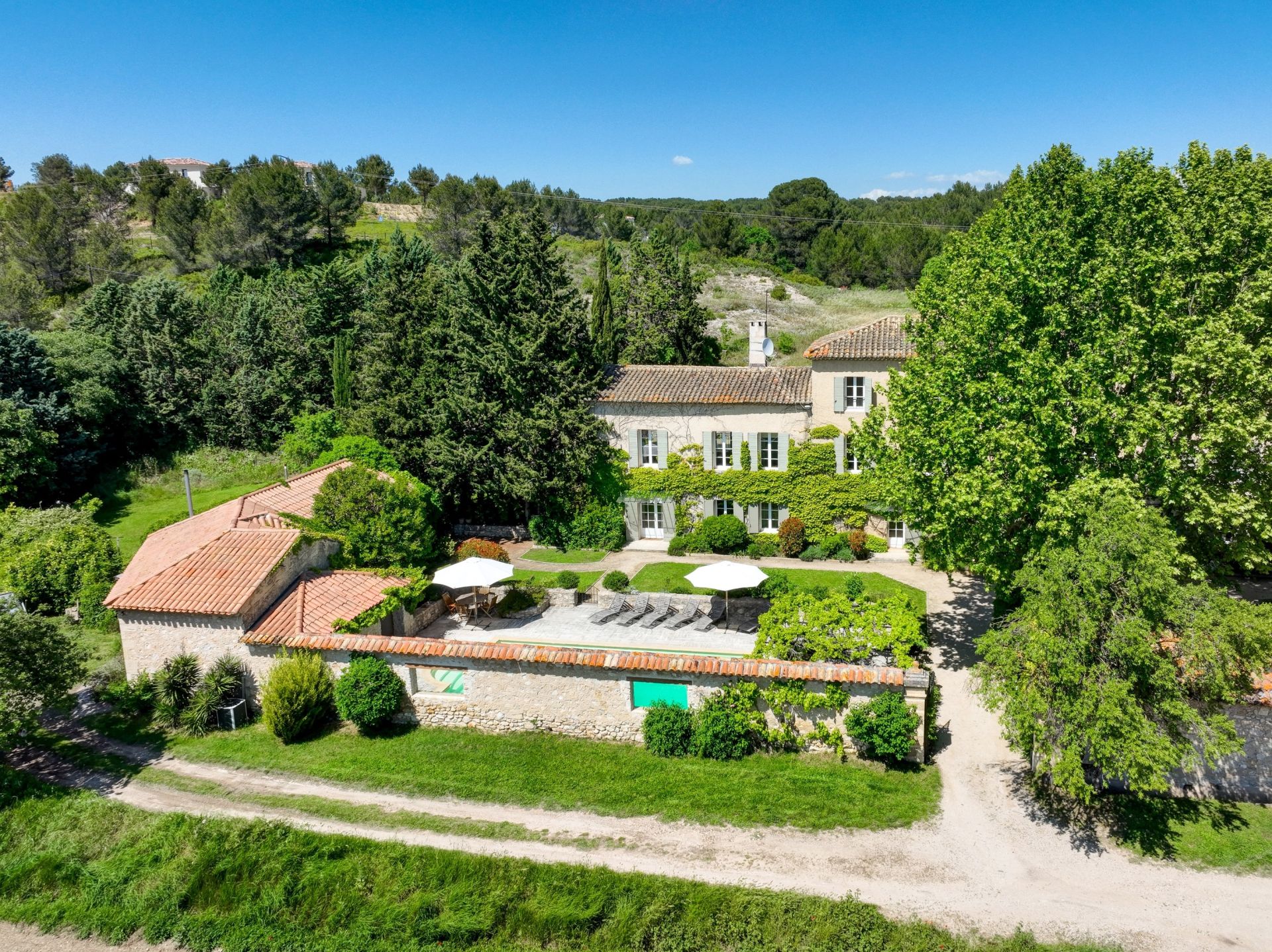 corps de ferme 14 Pièces en vente sur AIX EN PROVENCE (13100)