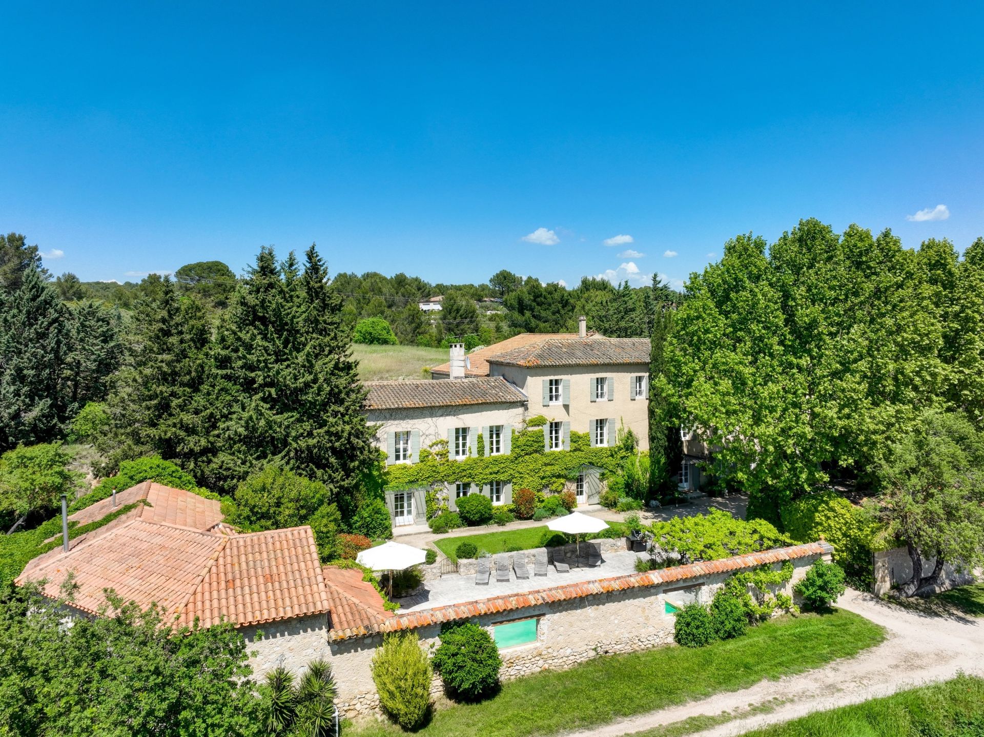 corps de ferme 14 Pièces en vente sur AIX EN PROVENCE (13100)