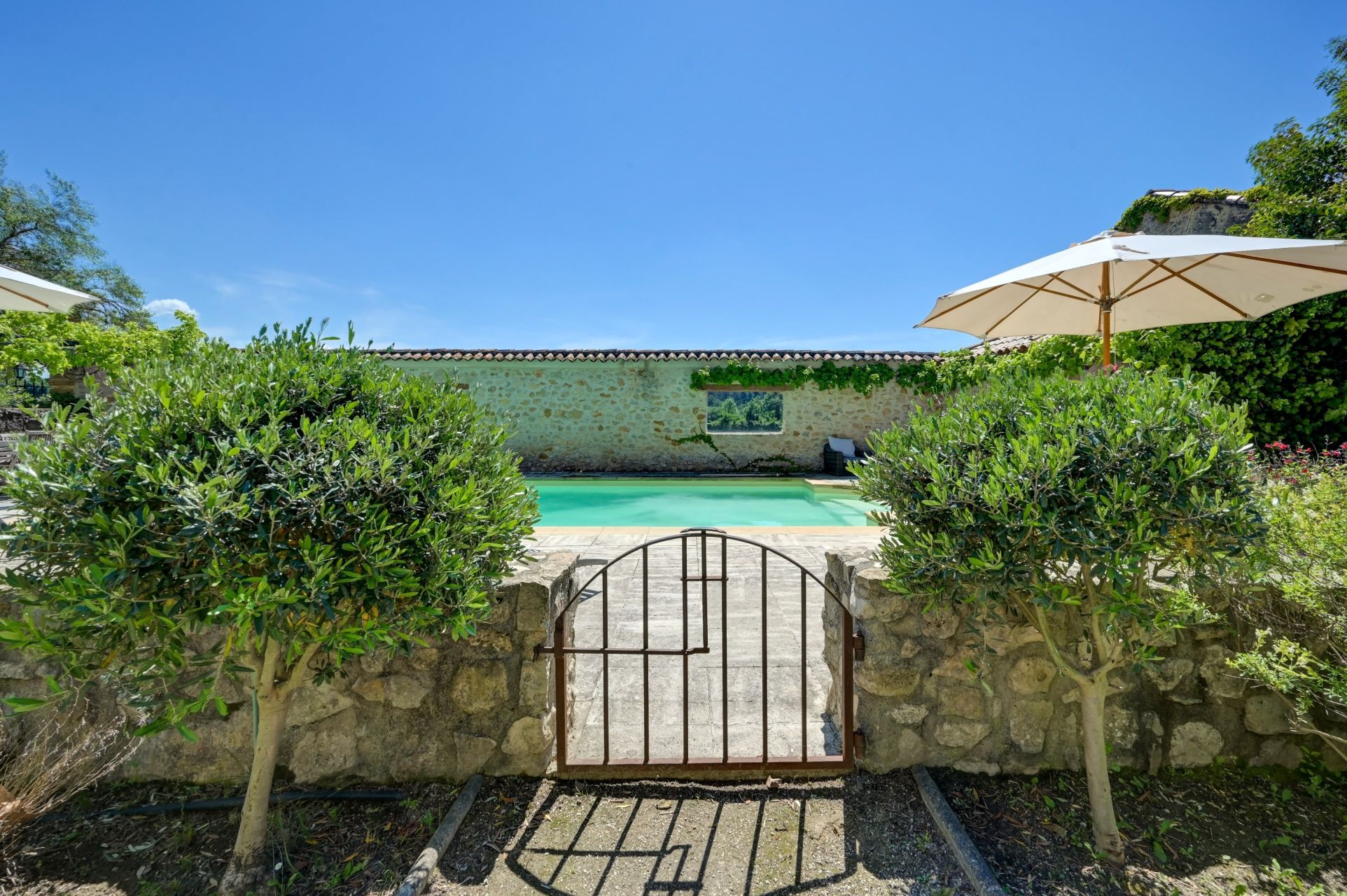 corps de ferme 14 Pièces en vente sur AIX EN PROVENCE (13100)
