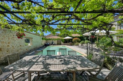Vente Corps de ferme Aix-en-Provence 14 Pièces 550 m²
