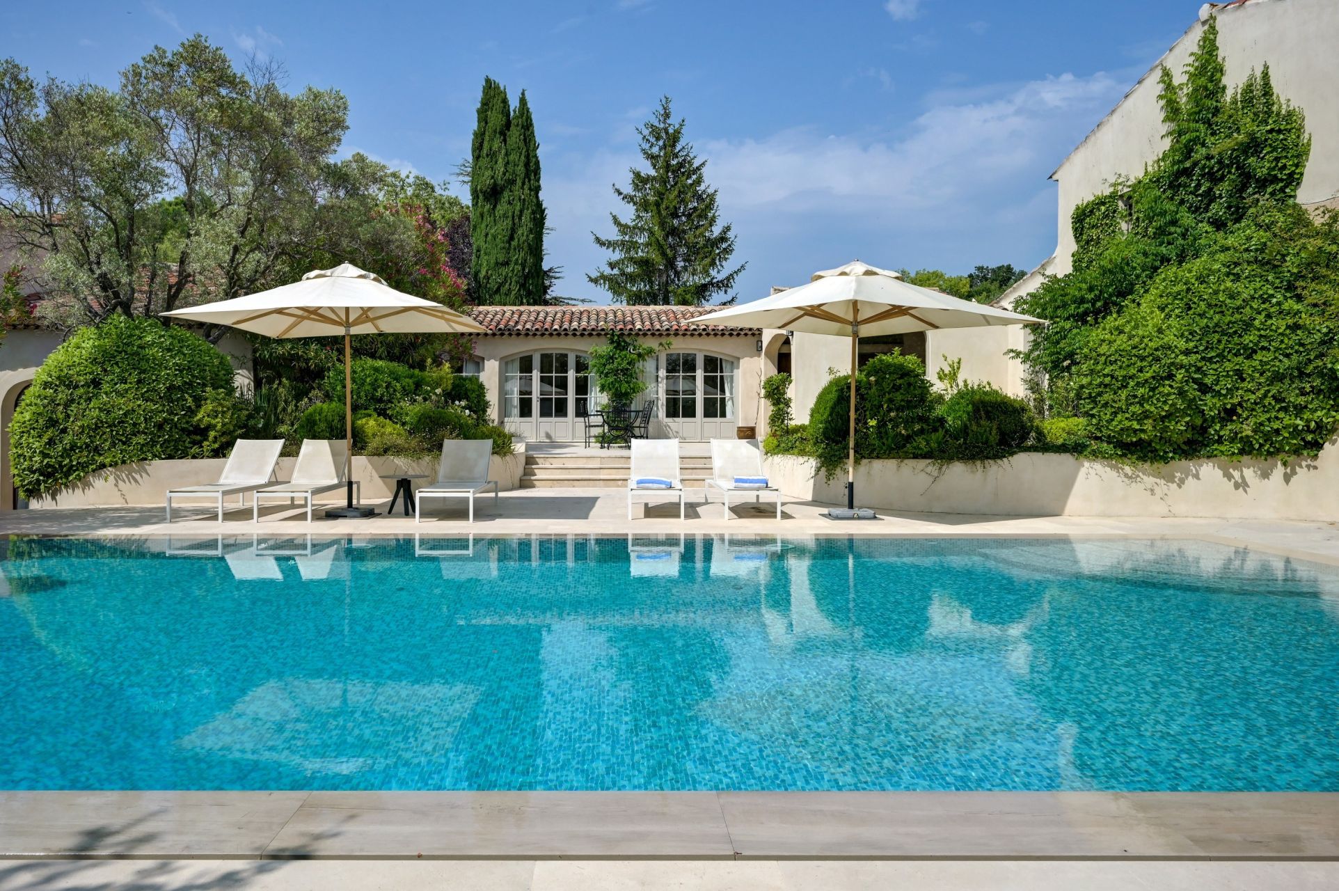 bastide 7 Rooms for seasonal rent on AIX EN PROVENCE (13100)