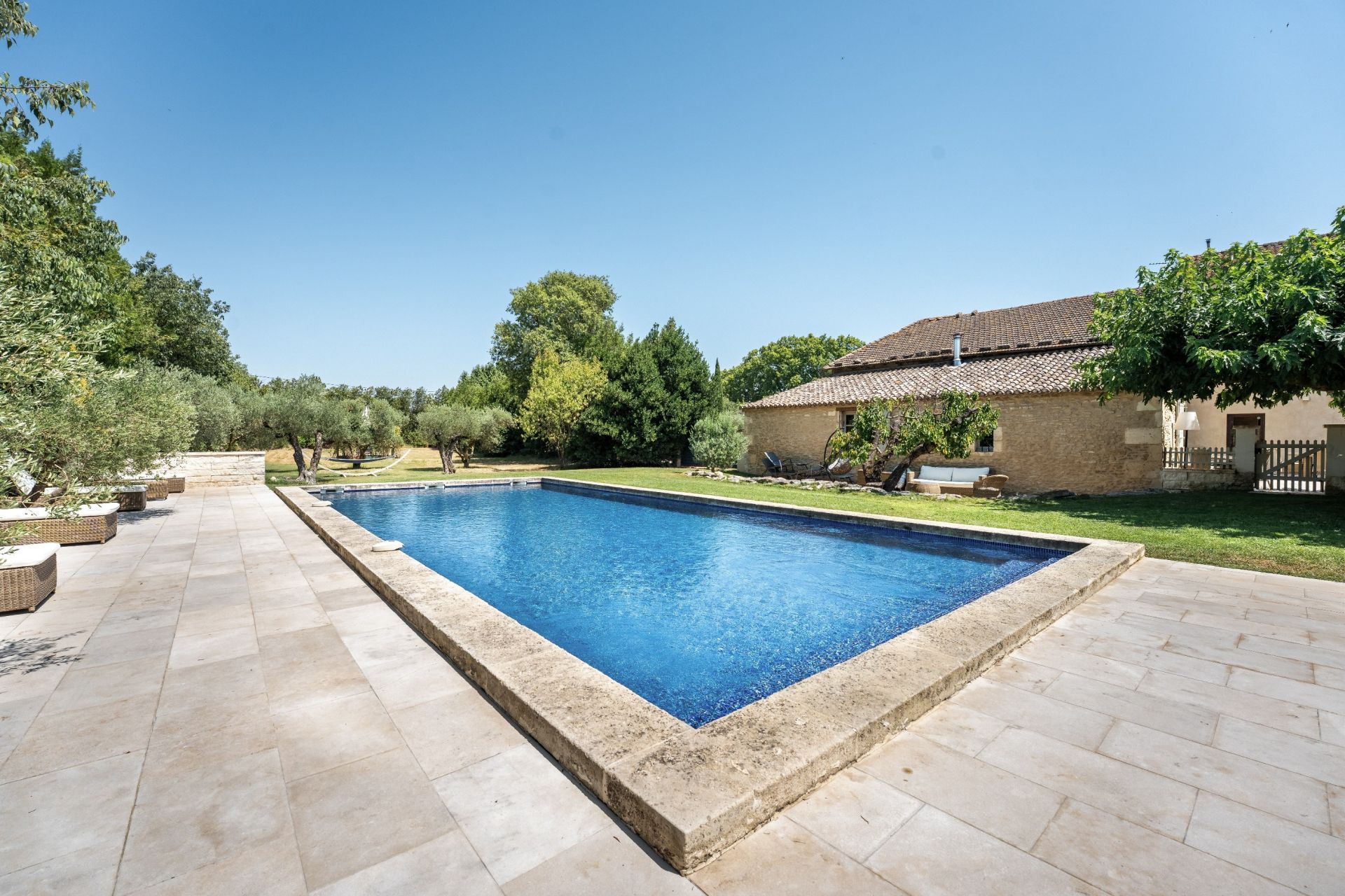 mas 14 Rooms for sale on ST ETIENNE DU GRES (13103)