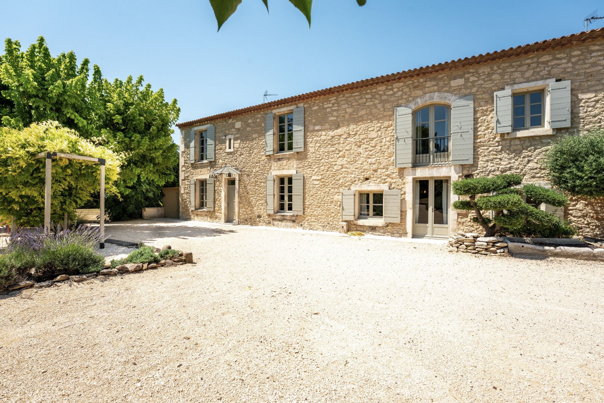 mas 14 Rooms for sale on ST ETIENNE DU GRES (13103)