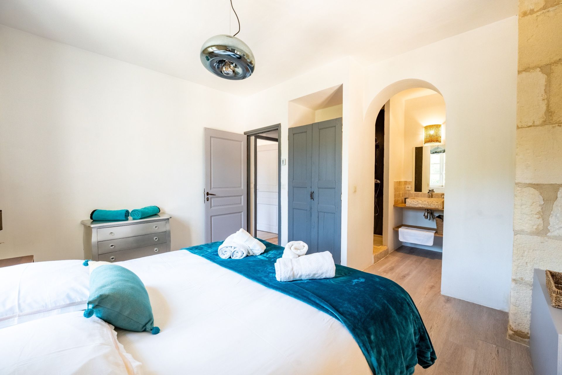 mas 14 Rooms for sale on ST ETIENNE DU GRES (13103)