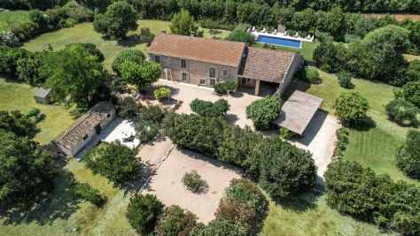 Vente Mas Saint-Étienne-du-Grès 14 Pièces 495 m²