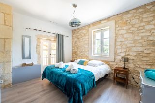 mas 14 Rooms for sale on ST ETIENNE DU GRES (13103)