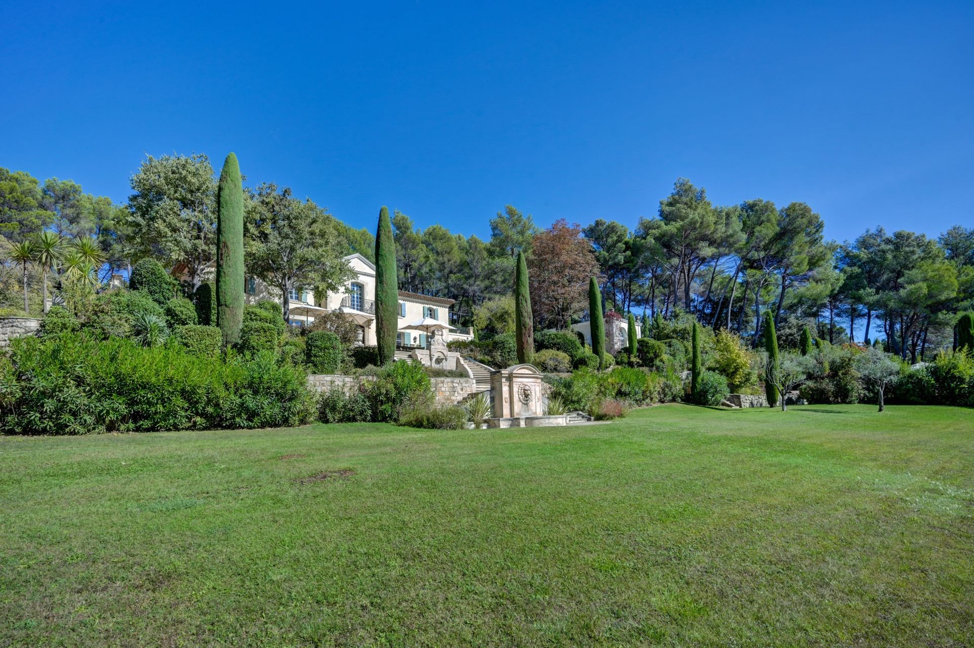 house 16 Rooms for sale on AIX EN PROVENCE (13100)