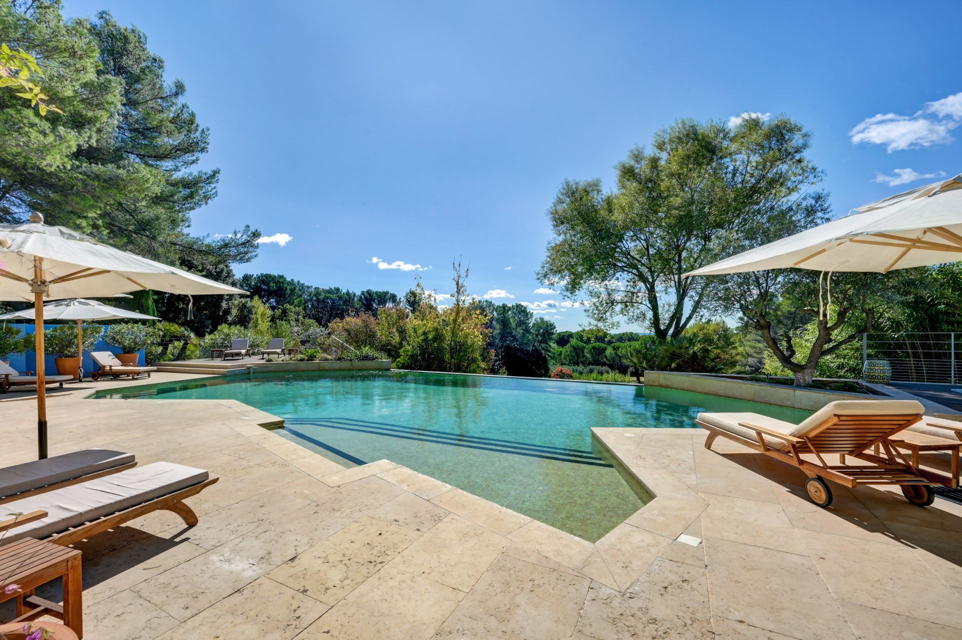 house 16 Rooms for sale on AIX EN PROVENCE (13100)