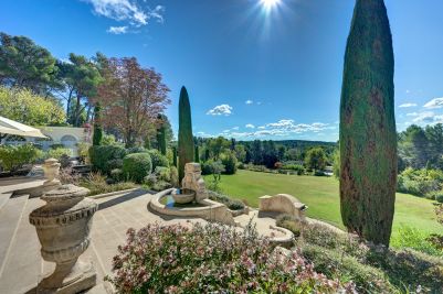 house 16 Rooms for sale on AIX EN PROVENCE (13100) Sale House Aix-en-Provence 16 Rooms 500 m²