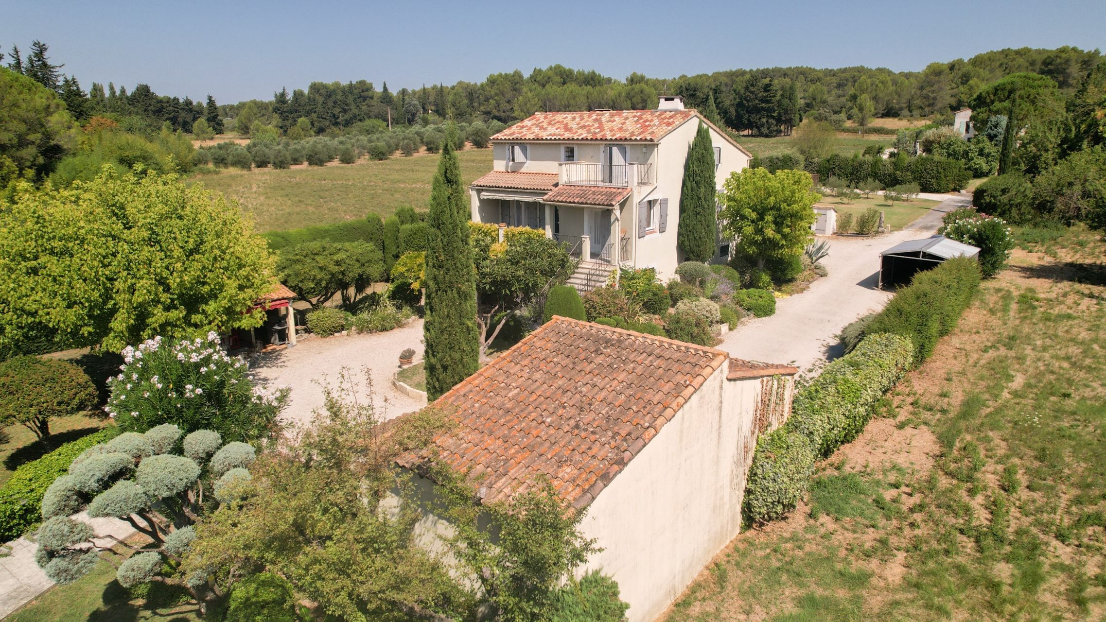 traditional house 8 Rooms for sale on FONTVIEILLE (13990)