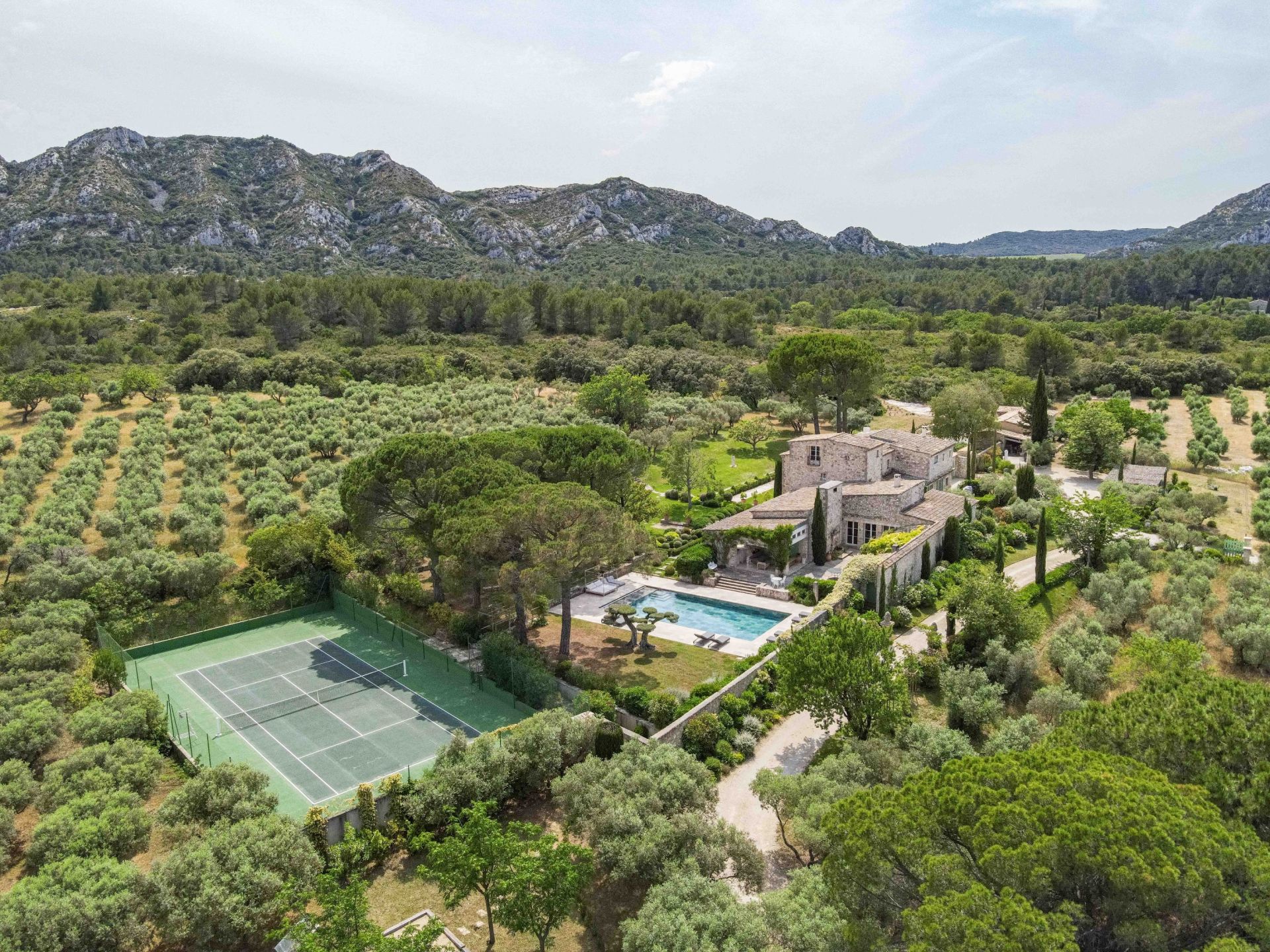 house 12 Rooms for sale on EYGALIERES (13810)