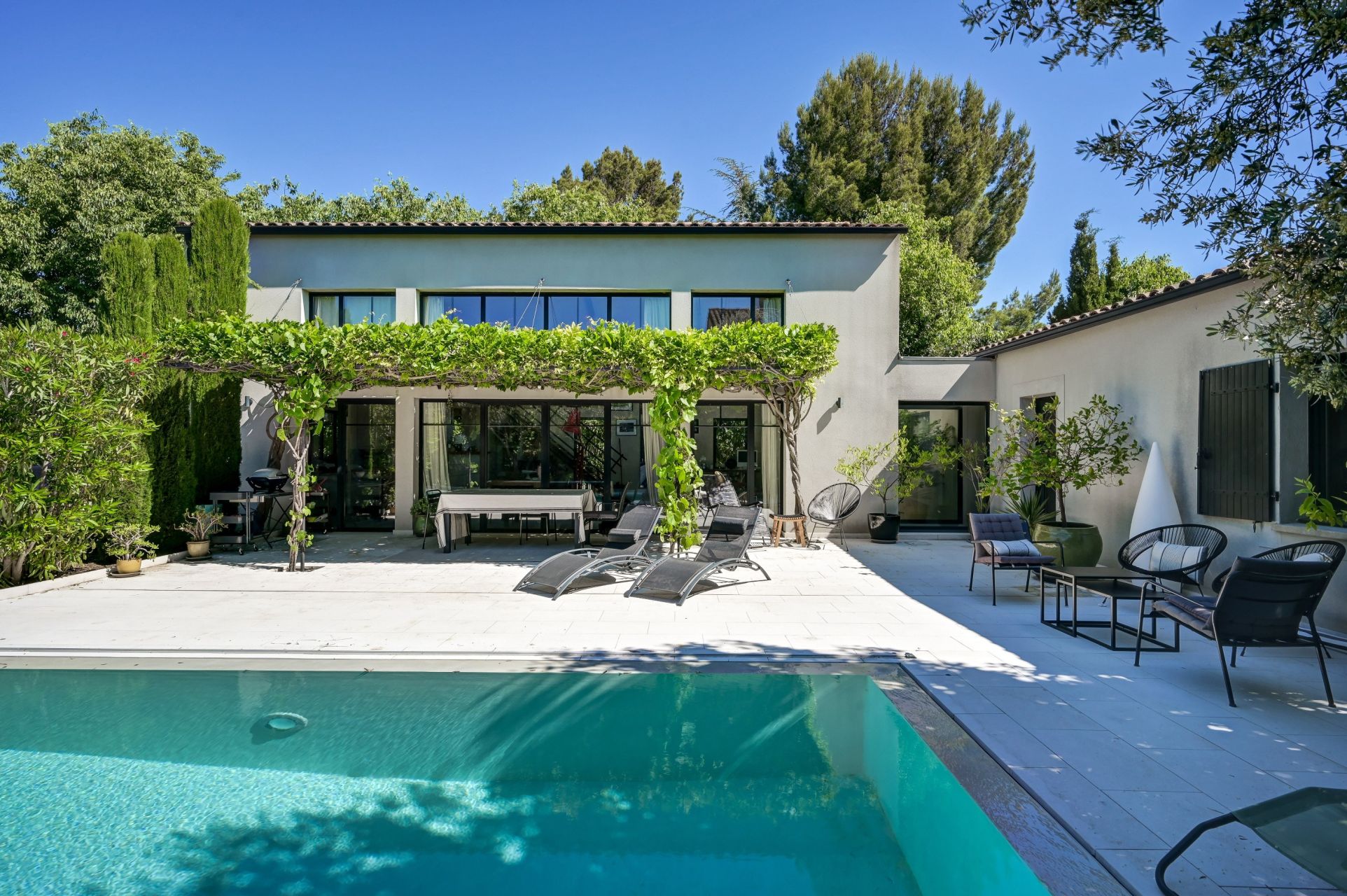 house 5 Rooms for sale on ST REMY DE PROVENCE (13210)