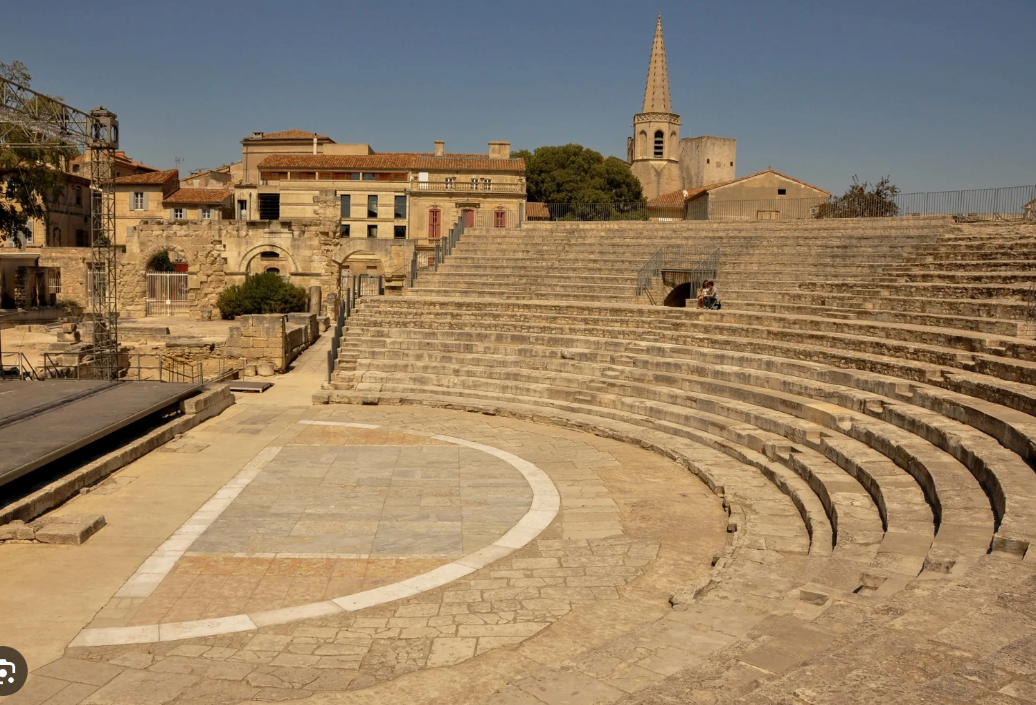 building for sale on ARLES (13200)