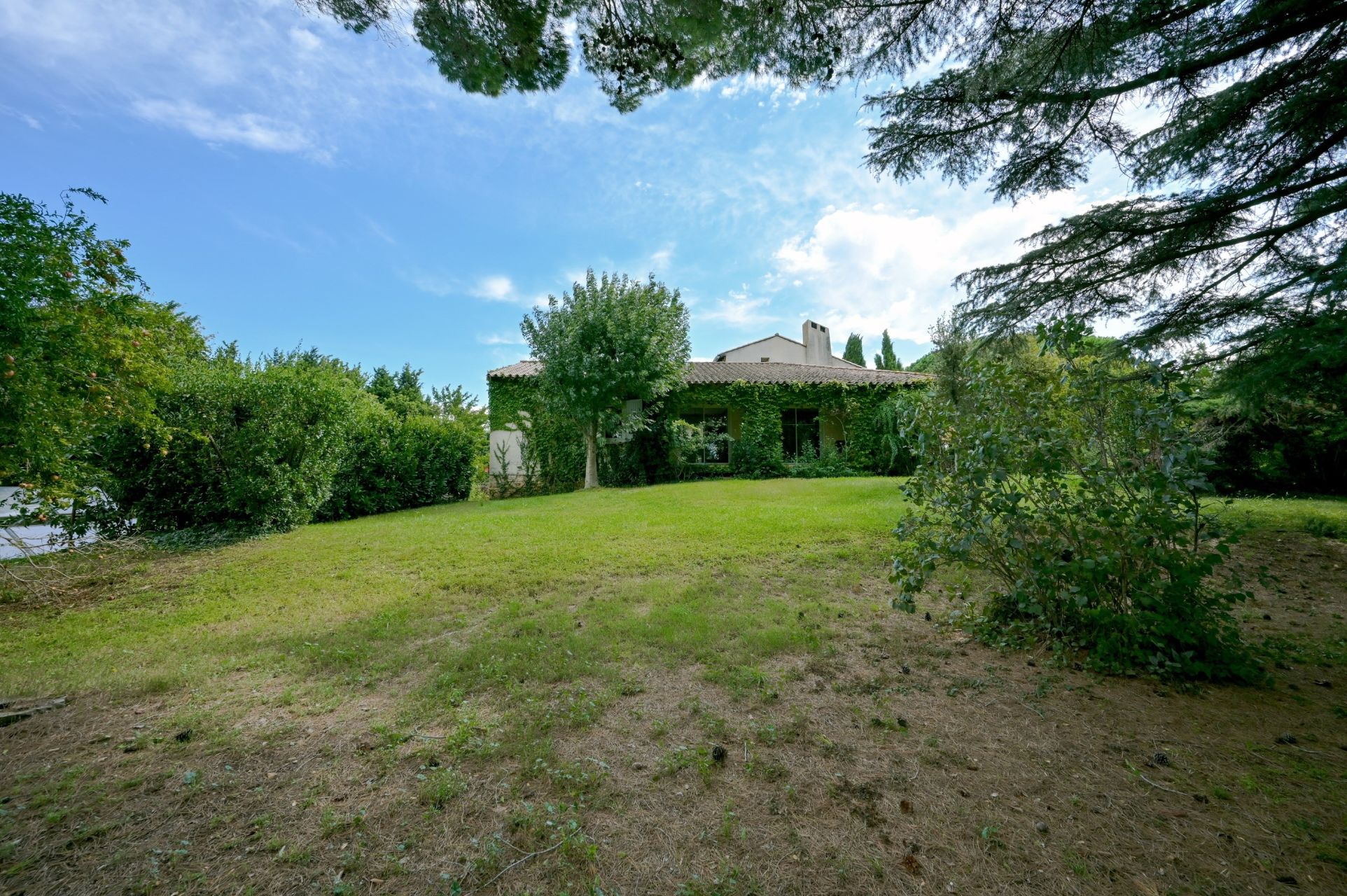 maison 12 Pièces en vente sur ST MARTIN DE CRAU (13310)