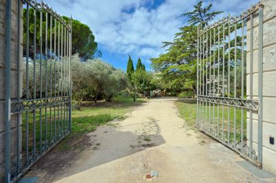 Vente Maison Saint-Martin-de-Crau 12 Pièces 330 m²