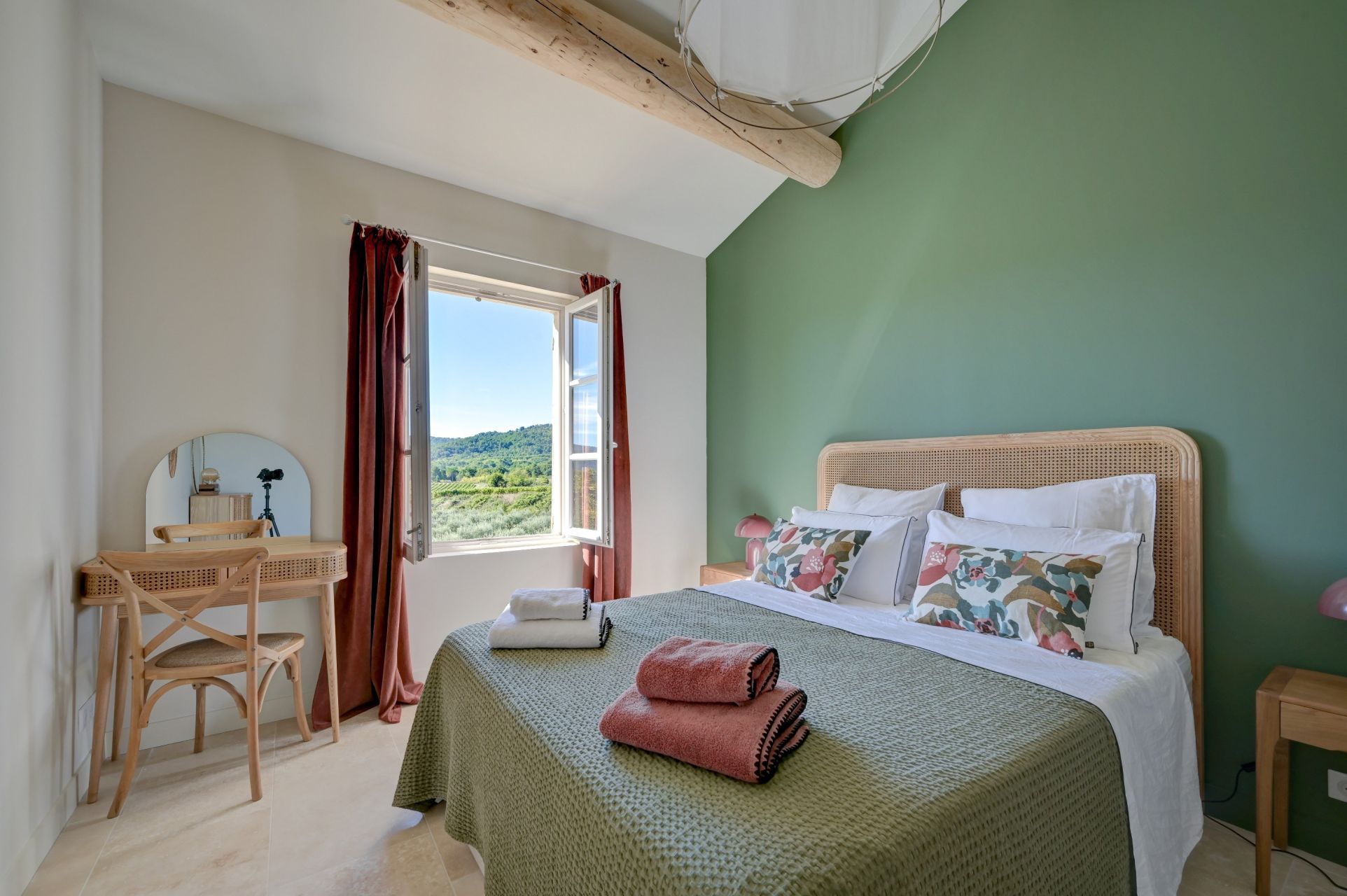 bastide 9 Rooms for seasonal rent on LE PUY STE REPARADE (13610)