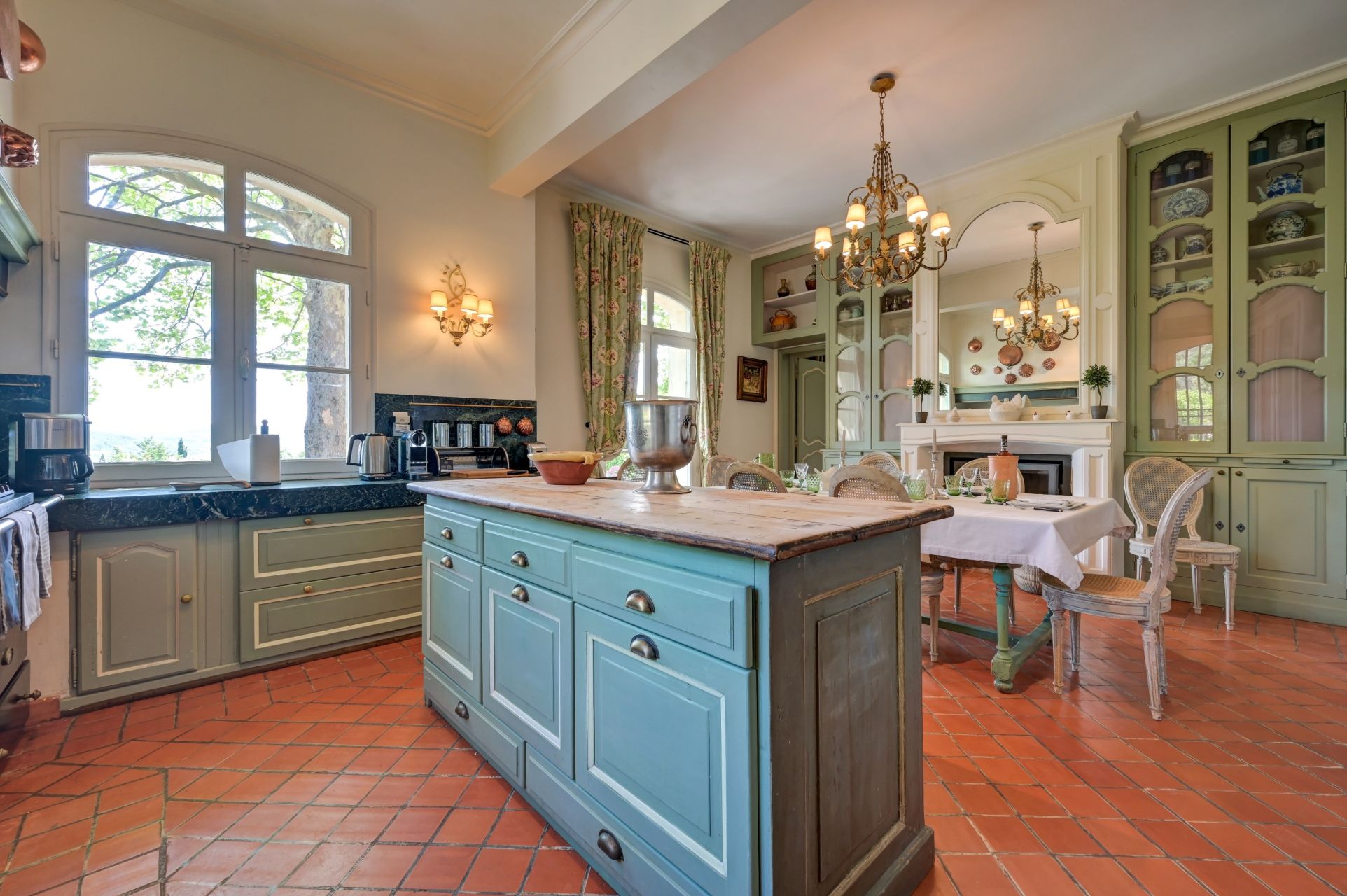 maison 10 Pièces en vente sur ROGNES (13840)