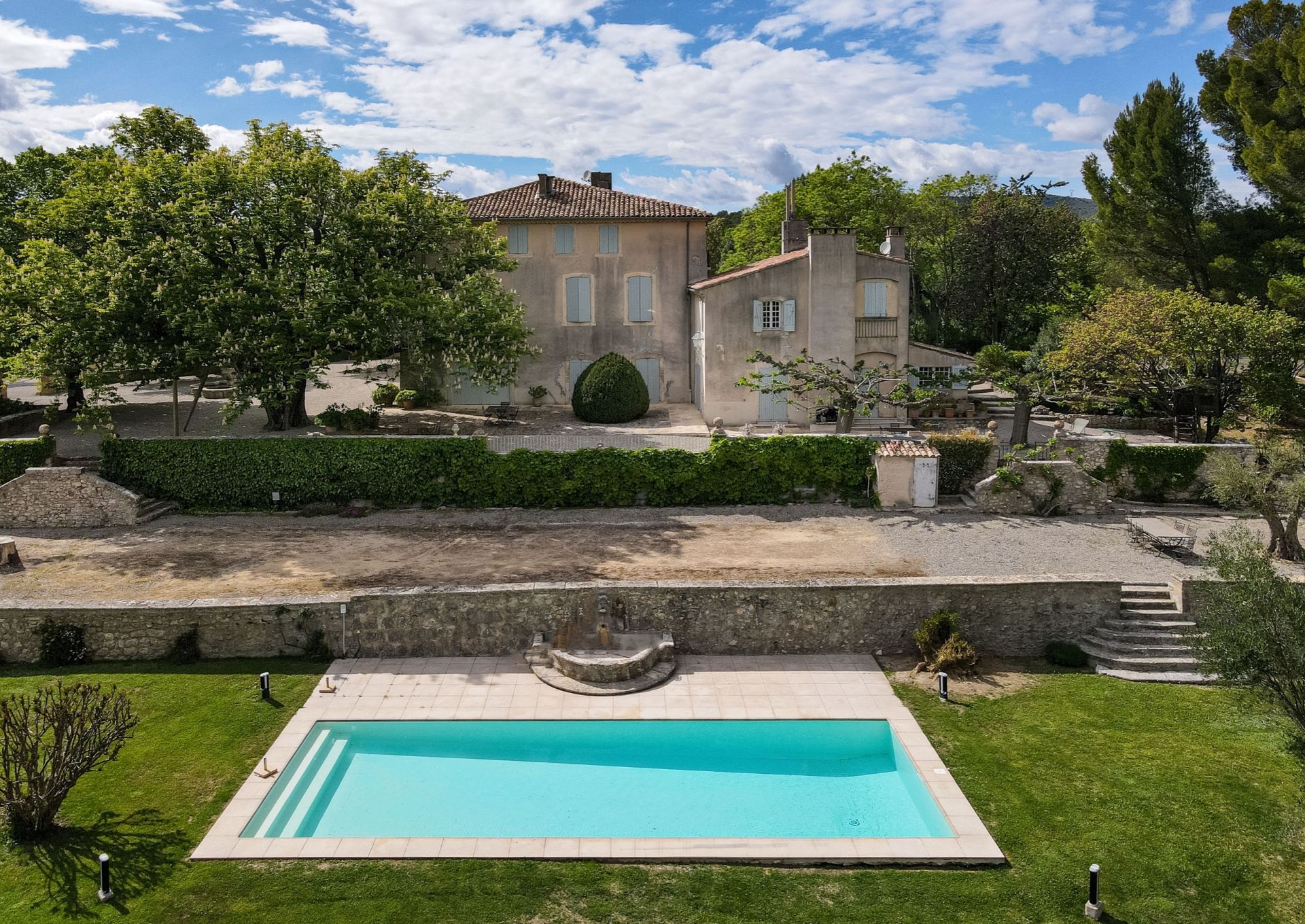 house 12 Rooms for sale on AIX EN PROVENCE (13100)