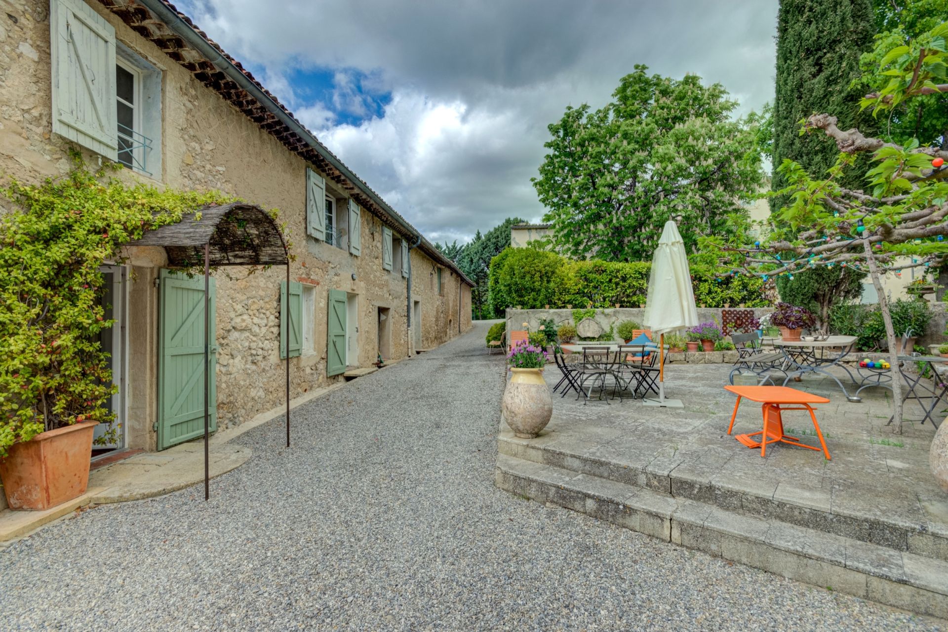 house 12 Rooms for sale on AIX EN PROVENCE (13100)