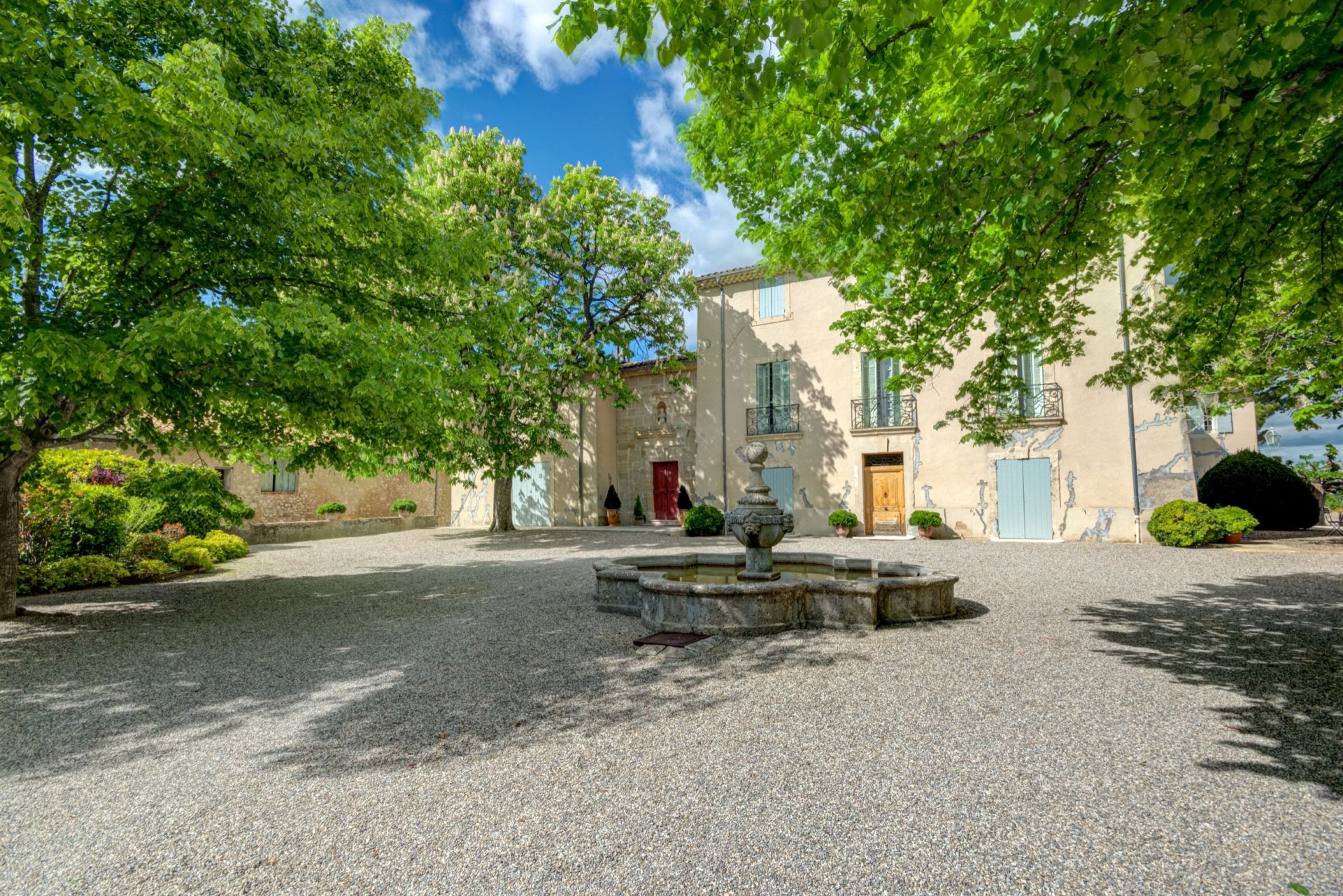 house 12 Rooms for sale on AIX EN PROVENCE (13100)