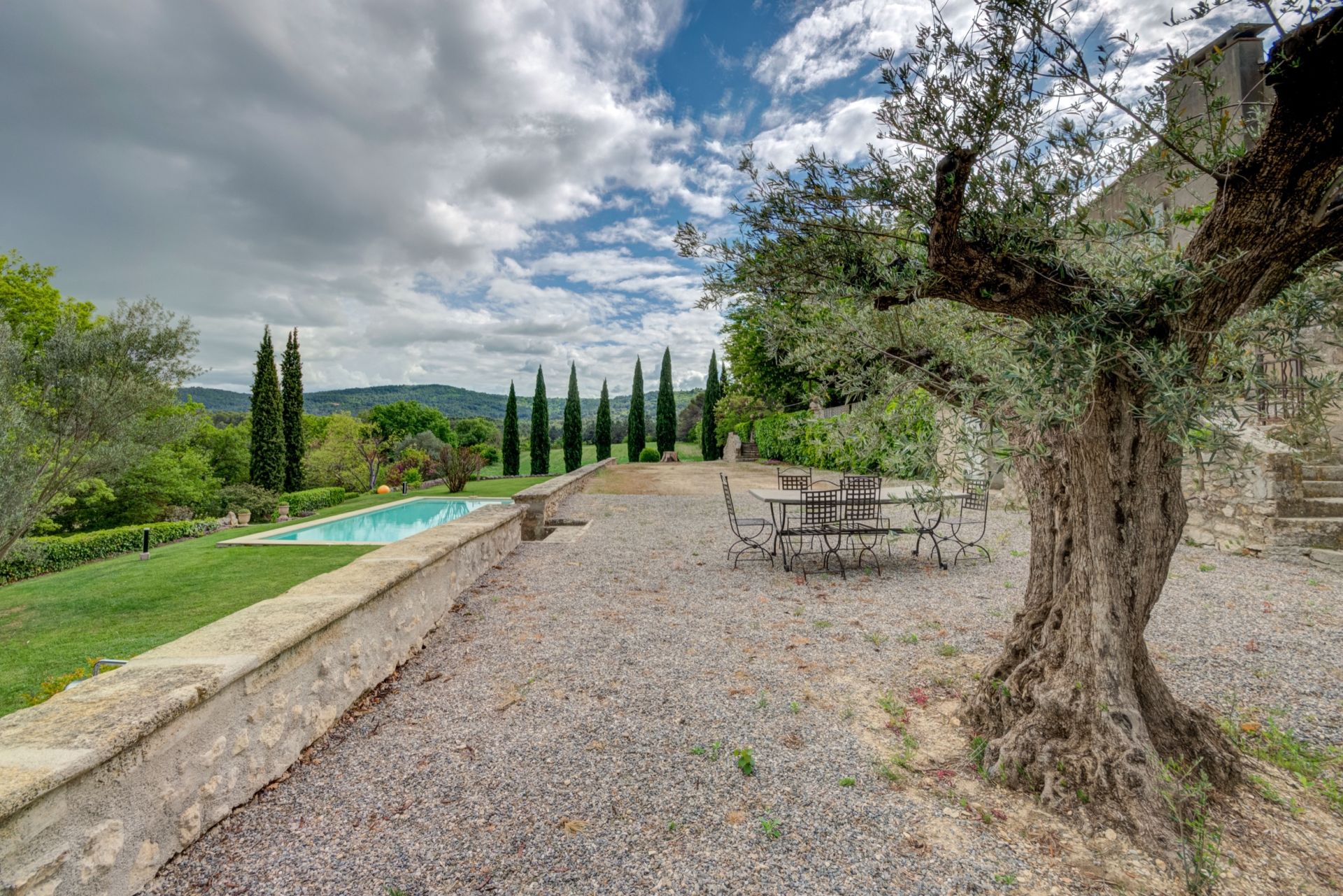 house 12 Rooms for sale on AIX EN PROVENCE (13100)