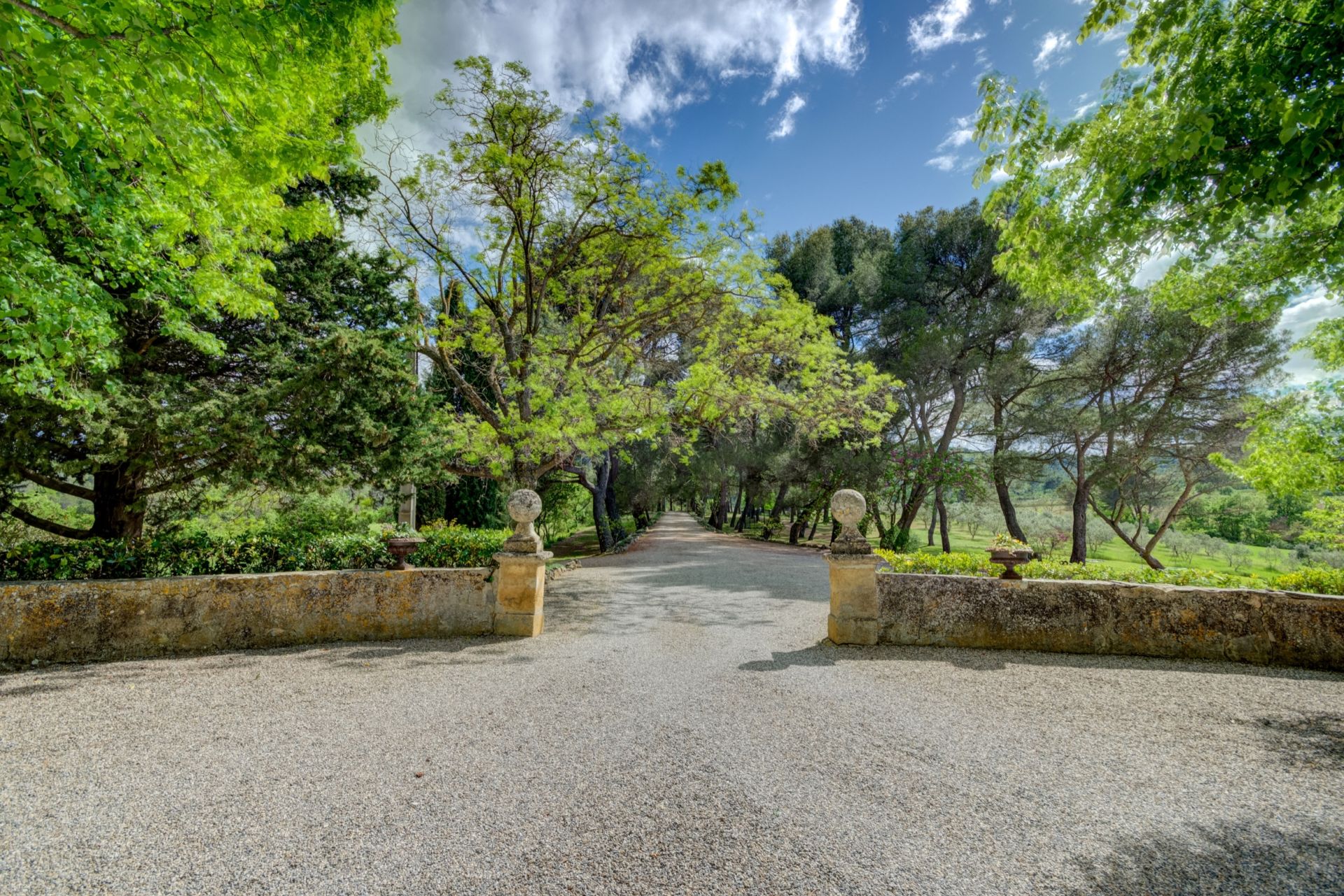 house 12 Rooms for sale on AIX EN PROVENCE (13100)