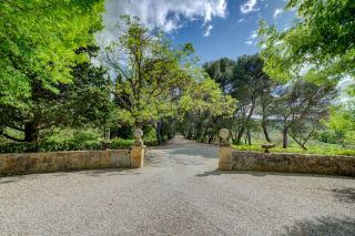 house 12 Rooms for sale on AIX EN PROVENCE (13100)