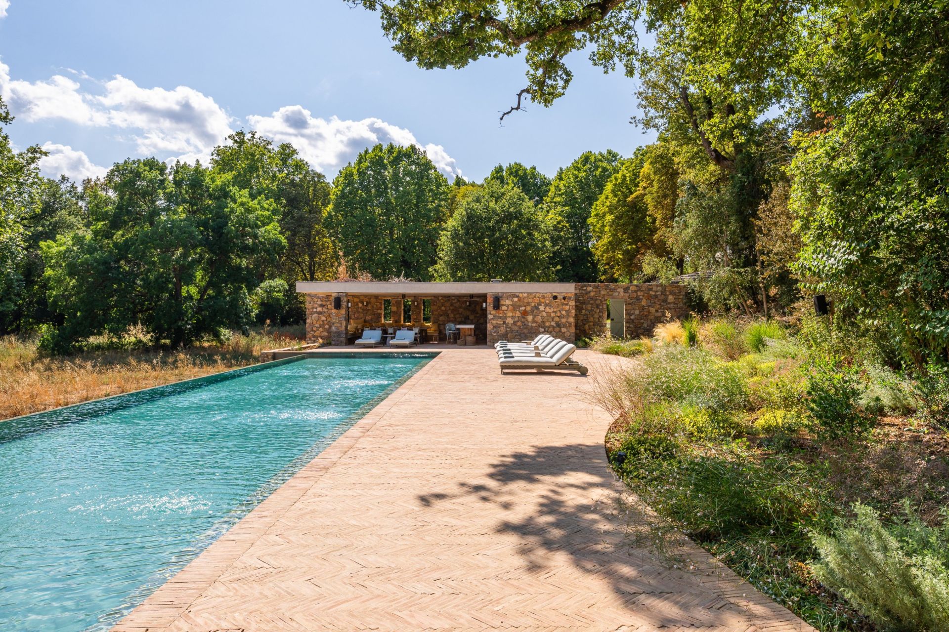 bastide 22 Rooms for seasonal rent on NANS LES PINS (83860)