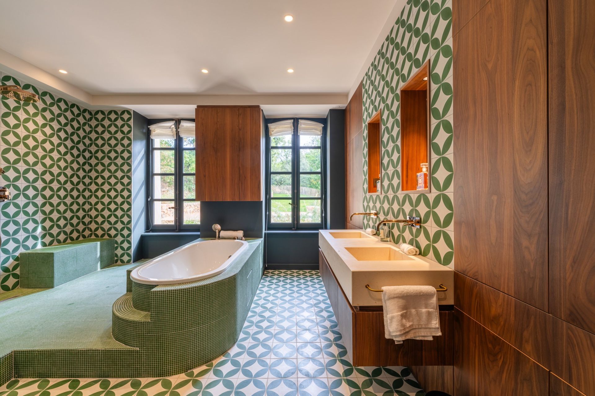 bastide 22 Rooms for seasonal rent on NANS LES PINS (83860)