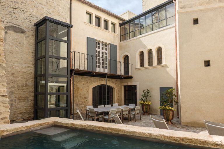 house 8 Rooms for sale on ST REMY DE PROVENCE (13210)