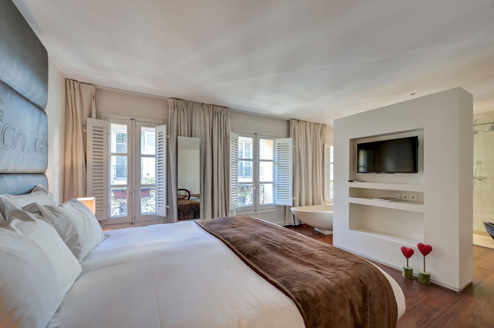 house 7 Rooms for sale on AIX EN PROVENCE (13100)