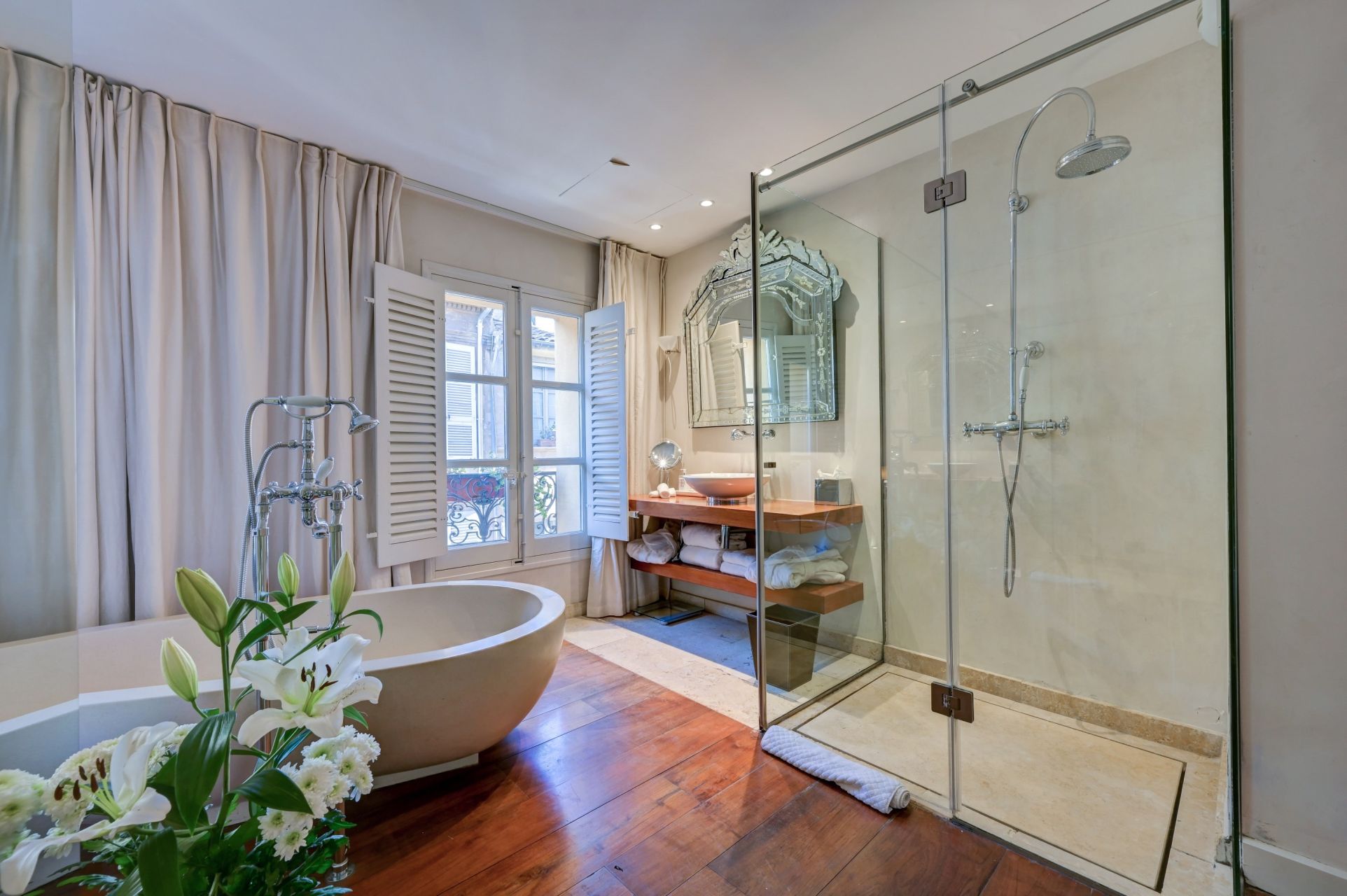 house 7 Rooms for sale on AIX EN PROVENCE (13100)