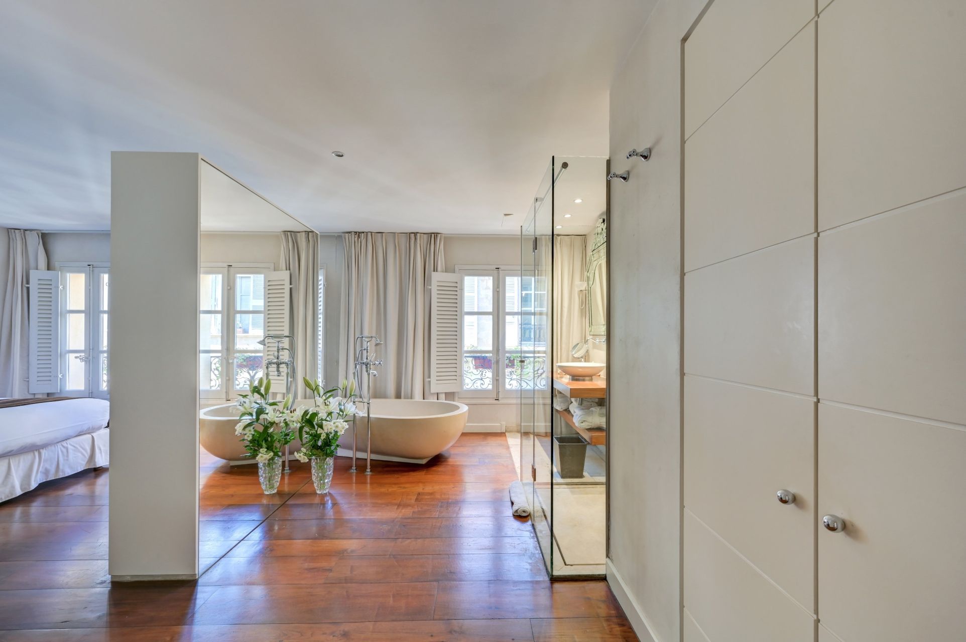 house 7 Rooms for sale on AIX EN PROVENCE (13100)