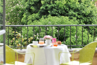 house 7 Rooms for sale on AIX EN PROVENCE (13100)