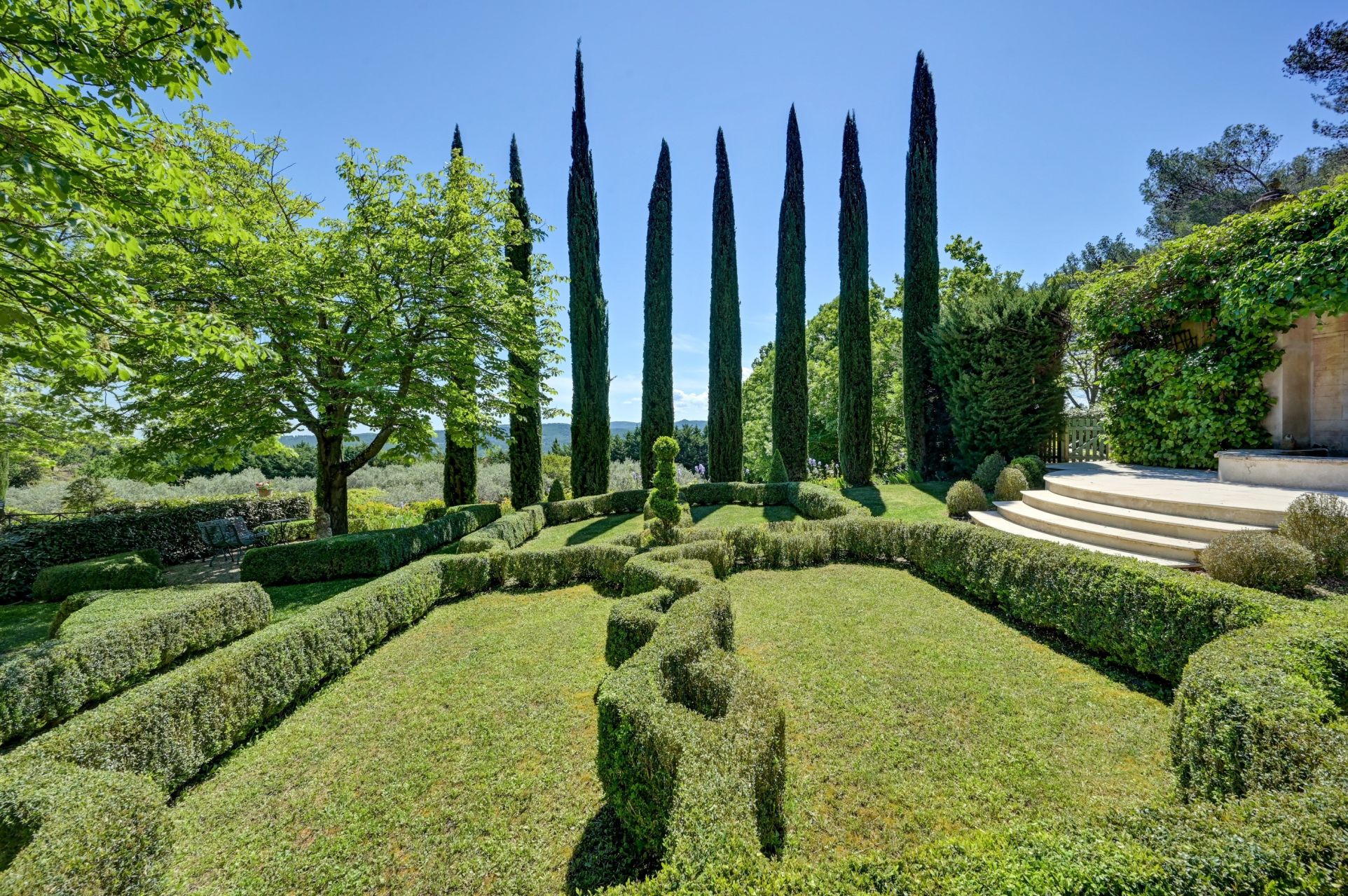 house 10 Rooms for sale on AIX EN PROVENCE (13100)