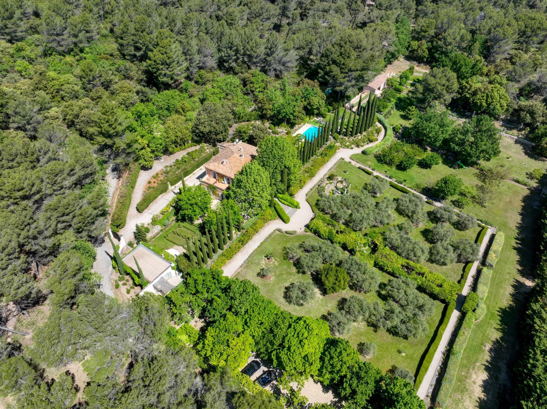 house 10 Rooms for sale on AIX EN PROVENCE (13100)