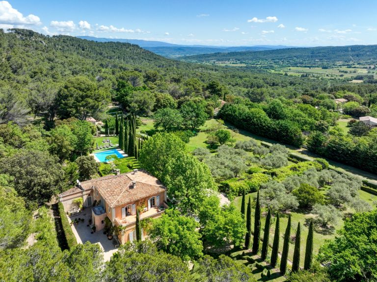 house 10 Rooms for sale on AIX EN PROVENCE (13100)