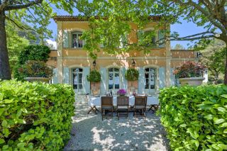 house 10 Rooms for sale on AIX EN PROVENCE (13100)
