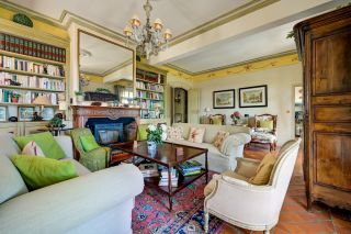 house 10 Rooms for sale on AIX EN PROVENCE (13100)