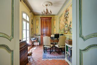 house 10 Rooms for sale on AIX EN PROVENCE (13100)